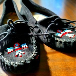 Minnetonka Beaded Thunderbird Black Suede Moccasins Sz 8